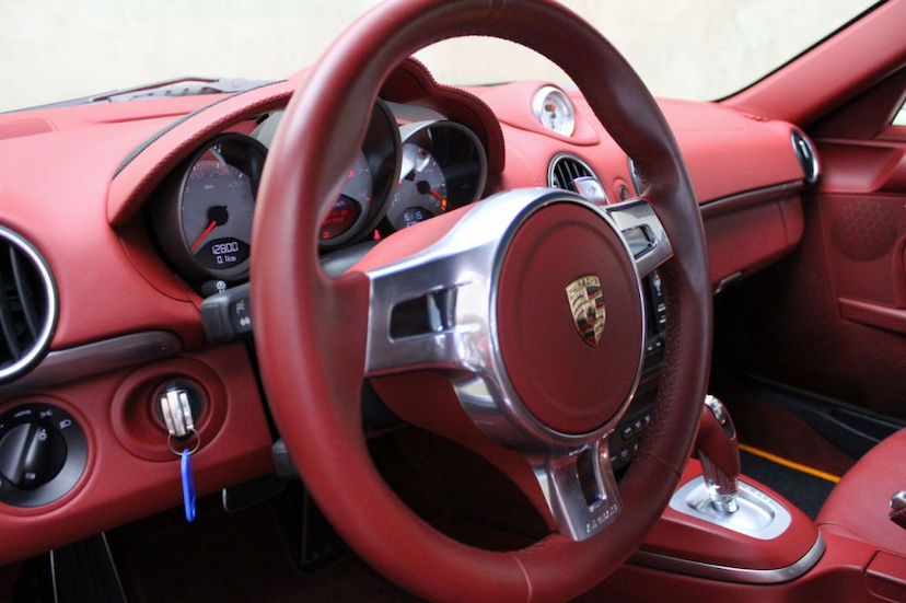 Foto do veículo PORSCHE  CAYMAN S 2012 12.800 KM 255.000,00