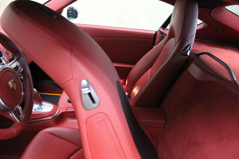 Foto do veículo PORSCHE  CAYMAN S 2012 12.800 KM 255.000,00