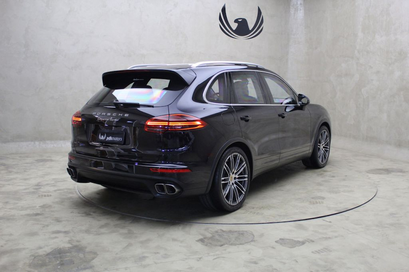 Foto do veículo PORSCHE  CAYENNE TURBO 2015 13.870 KM 429.000,00