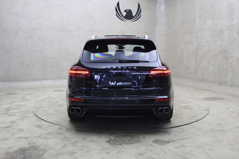 Foto do veículo PORSCHE  CAYENNE TURBO 2015 13.870 KM 429.000,00