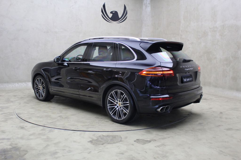 Foto do veículo PORSCHE  CAYENNE TURBO 2015 13.870 KM 429.000,00