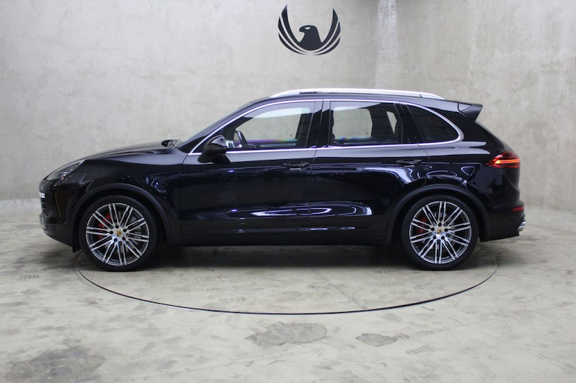 Foto do veículo PORSCHE  CAYENNE TURBO 2015 13.870 KM 429.000,00