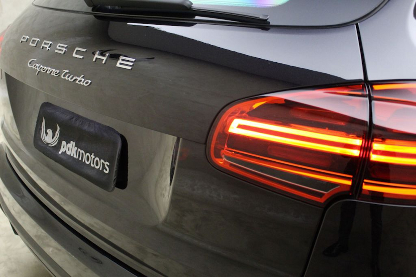 Foto do veículo PORSCHE  CAYENNE TURBO 2015 13.870 KM 429.000,00