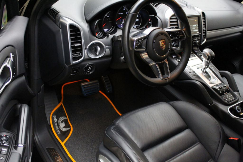 Foto do veículo PORSCHE  CAYENNE TURBO 2015 13.870 KM 429.000,00