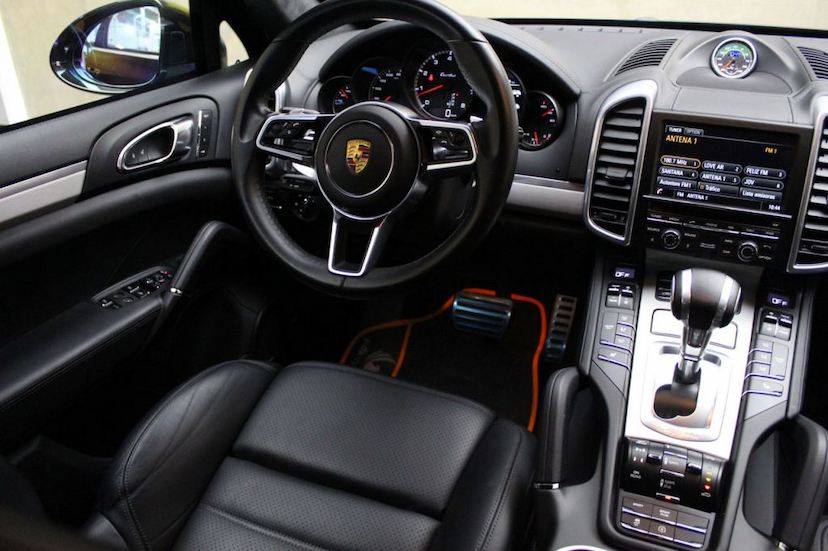 Foto do veículo PORSCHE  CAYENNE TURBO 2015 13.870 KM 429.000,00