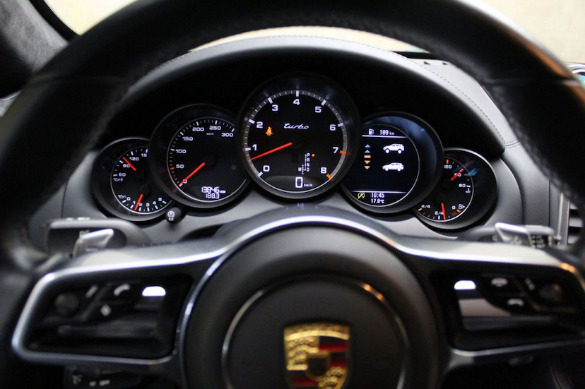 Foto do veículo PORSCHE  CAYENNE TURBO 2015 13.870 KM 429.000,00