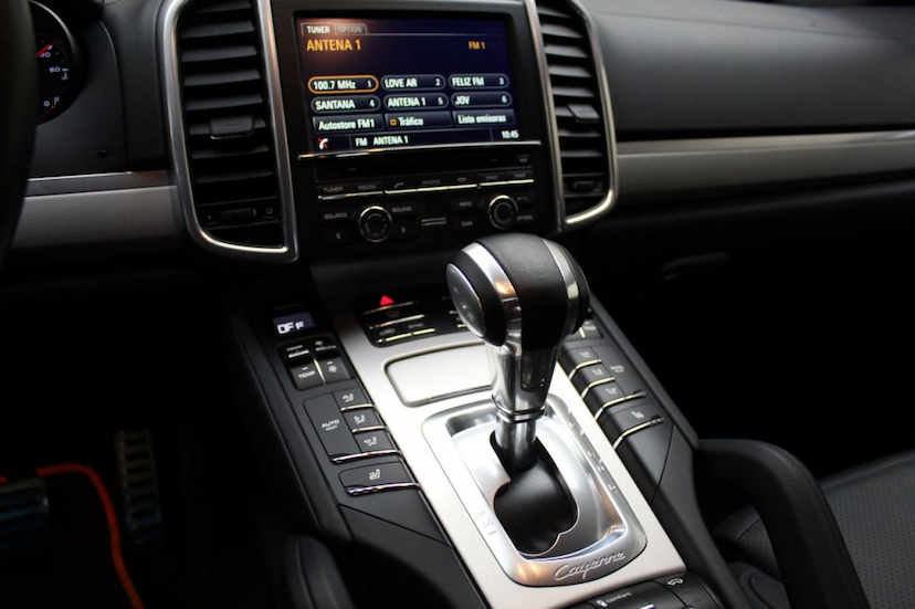 Foto do veículo PORSCHE  CAYENNE TURBO 2015 13.870 KM 429.000,00