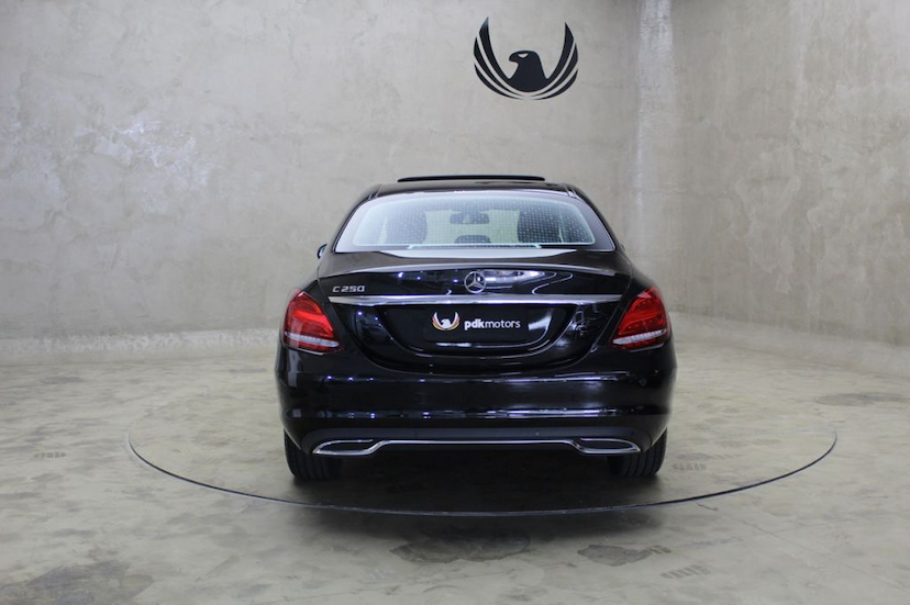 Foto do veículo MERCEDES-BENZ  C250 AVANTGARDE 2017 18.410 KM 149.000,00