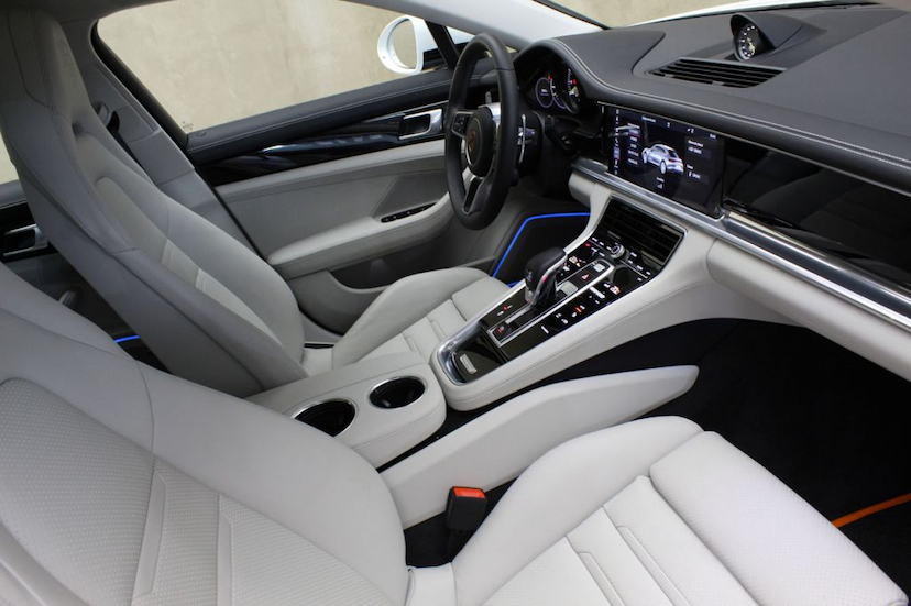 Foto do veículo PORSCHE  PANAMERA 4 ST HYBRID 2018 9.585 KM 585.000,00