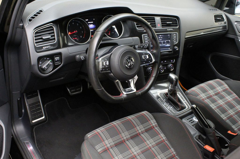 Foto do veículo VOLKSWAGEN  GOLF GTI 2016 32.060 KM 95.000,00