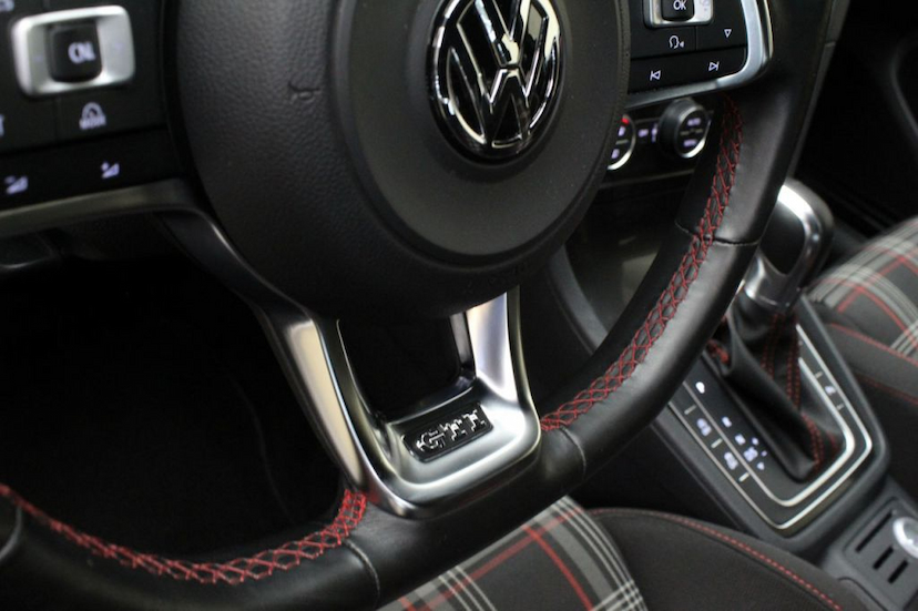 Foto do veículo VOLKSWAGEN  GOLF GTI 2016 32.060 KM 95.000,00