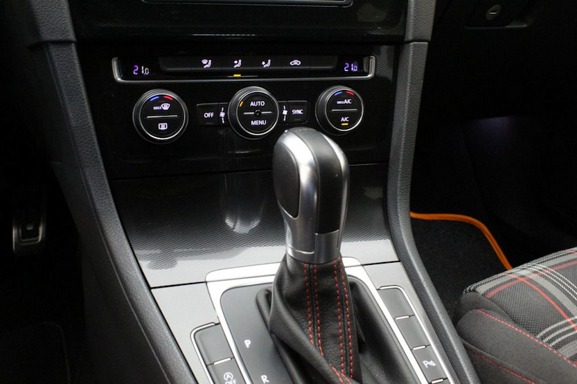 Foto do veículo VOLKSWAGEN  GOLF GTI 2016 32.060 KM 95.000,00