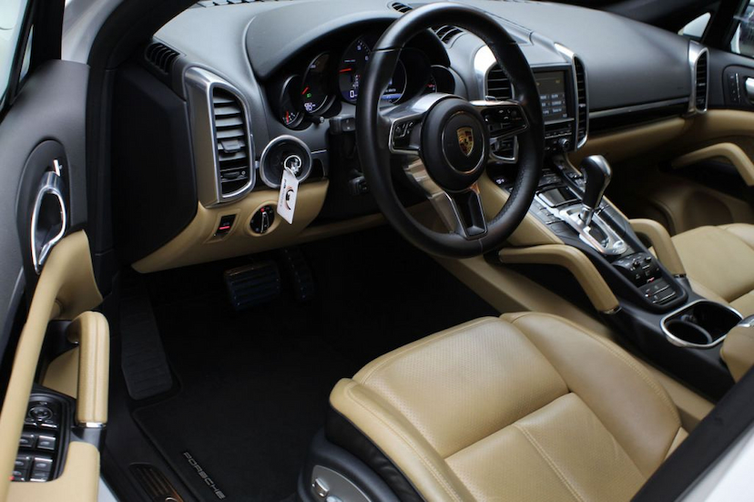 Foto do veículo PORSCHE  CAYENNE S 2016 34.175 KM 299.000,00