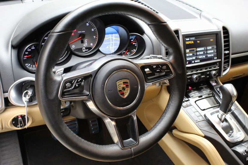 Foto do veículo PORSCHE  CAYENNE S 2016 34.175 KM 299.000,00