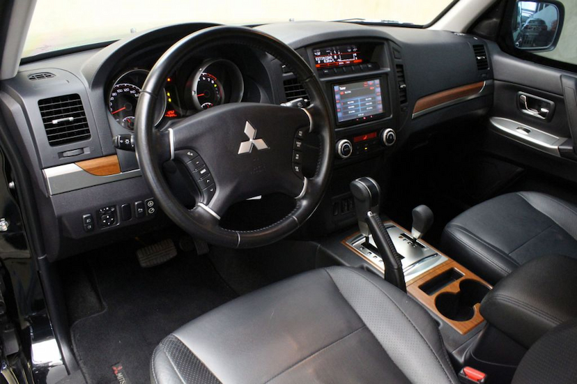 Foto do veículo MITSUBISHI  PAJERO FULL HPE 2P 2012 62.911 KM 99.000,00
