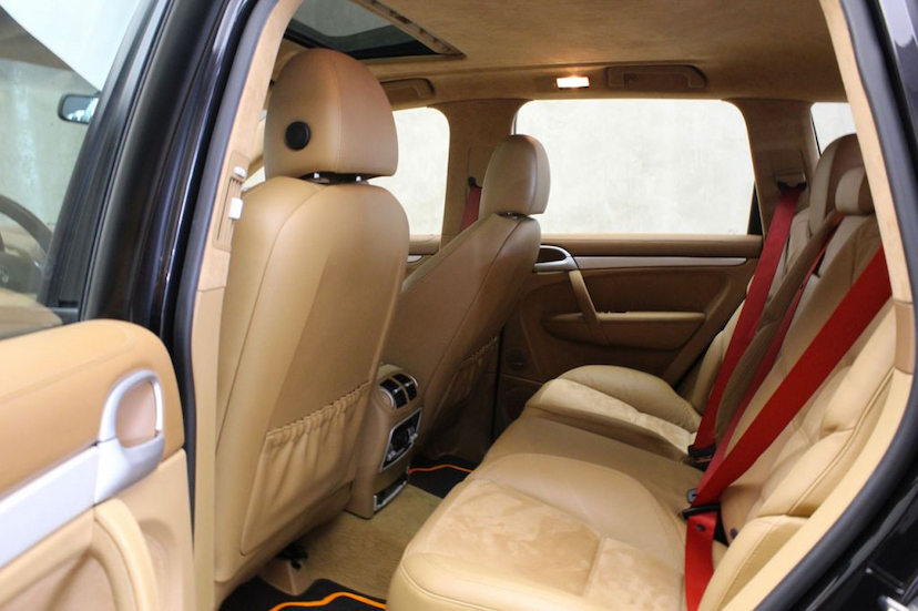 Foto do veículo PORSCHE  CAYENNE GTS 2010 76.645 KM 99.000,00