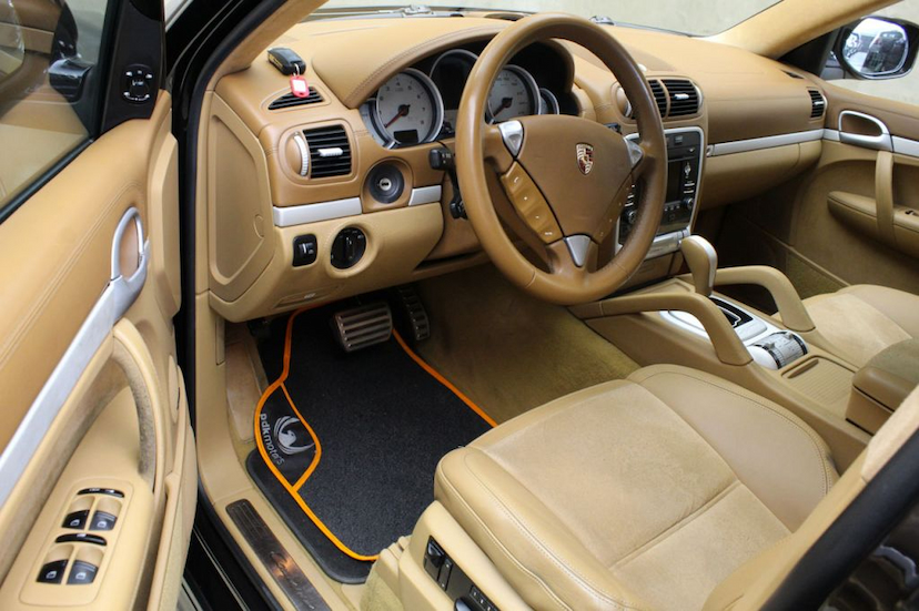 Foto do veículo PORSCHE  CAYENNE GTS 2010 76.645 KM 99.000,00