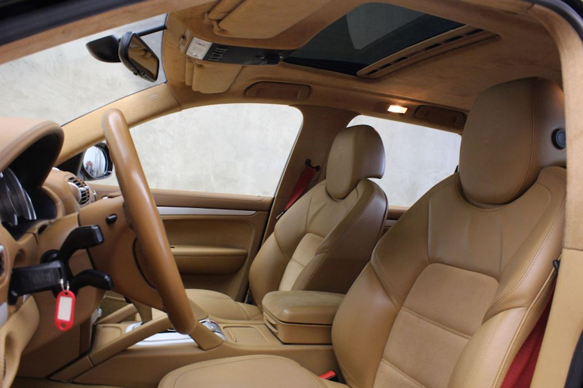 Foto do veículo PORSCHE  CAYENNE GTS 2010 76.645 KM 99.000,00