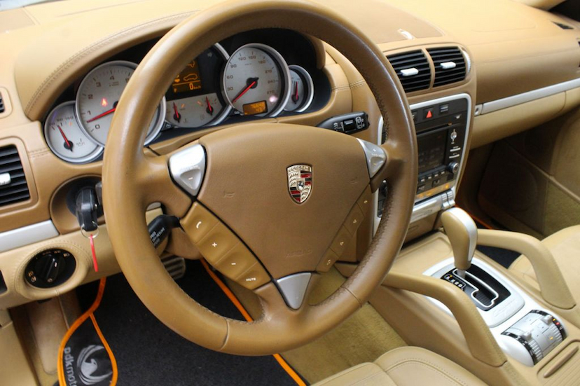 Foto do veículo PORSCHE  CAYENNE GTS 2010 76.645 KM 99.000,00