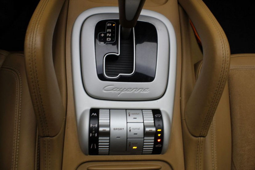 Foto do veículo PORSCHE  CAYENNE GTS 2010 76.645 KM 99.000,00