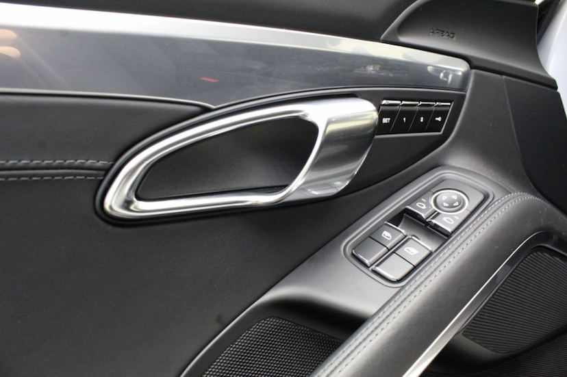 Foto do veículo PORSCHE  911 CARRERA 4S 2017 7.580 KM 619.000,00