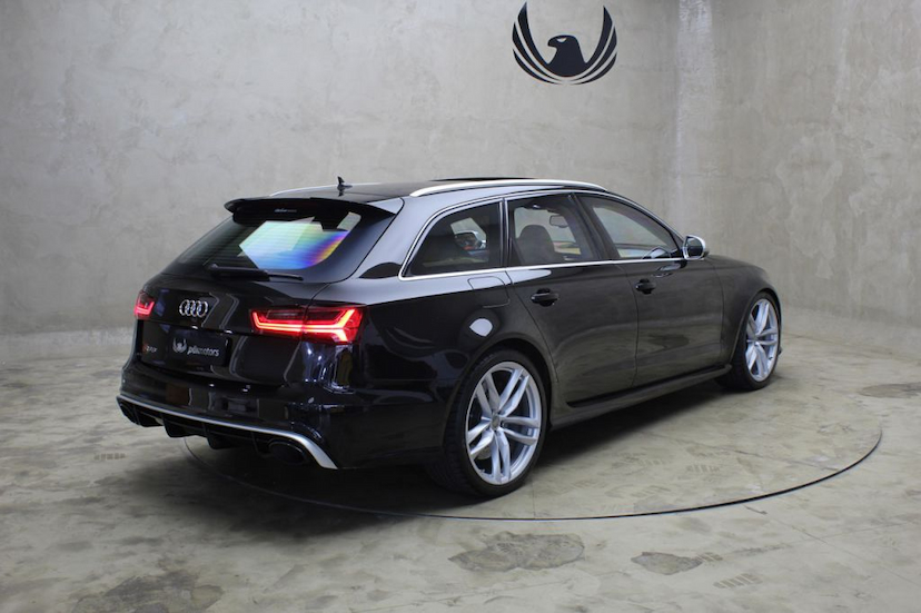 Foto do veículo AUDI RS6 AVANT QUATTRO 2015 31.380 KM 369.000,00