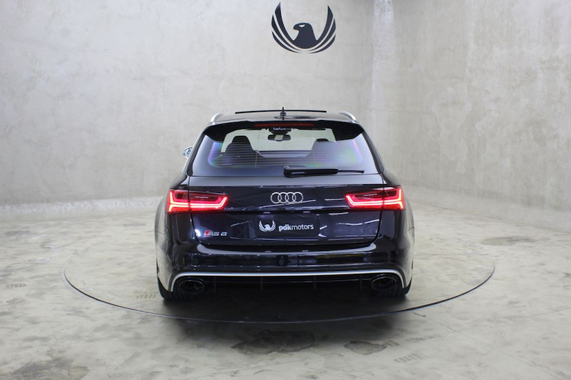Foto do veículo AUDI RS6 AVANT QUATTRO 2015 31.380 KM 369.000,00