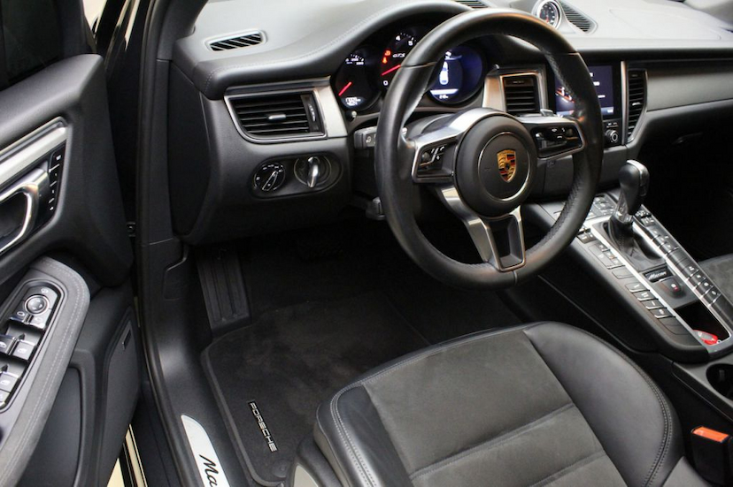 Foto do veículo PORSCHE  MACAN GTS 2017 17.008 KM 360.000,00