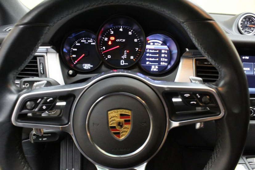 Foto do veículo PORSCHE  MACAN GTS 2017 17.008 KM 360.000,00