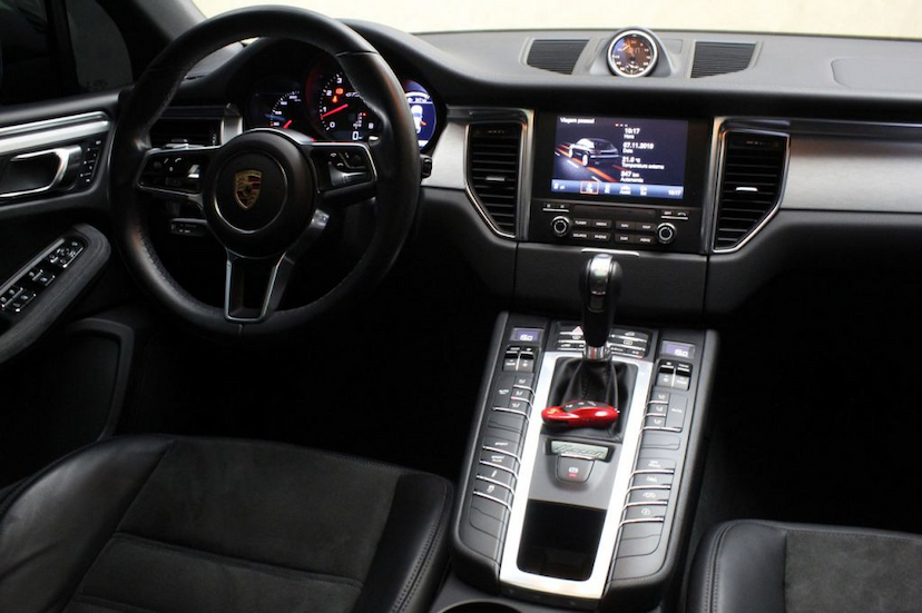 Foto do veículo PORSCHE  MACAN GTS 2017 17.008 KM 360.000,00