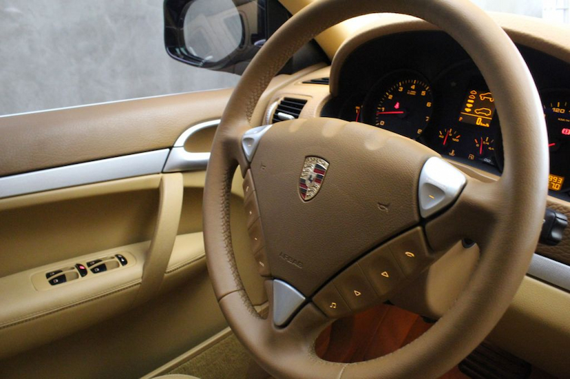 Foto do veículo PORSCHE  CAYENNE PREMIUM V6 2009 30.993 KM 89.000,00