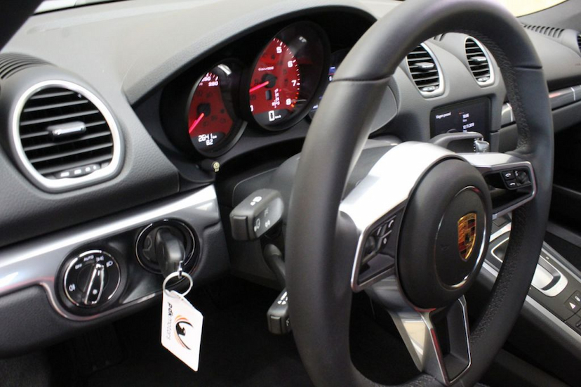 Foto do veículo PORSCHE  718 CAYMAN 2019 3.500 KM 365.000,00