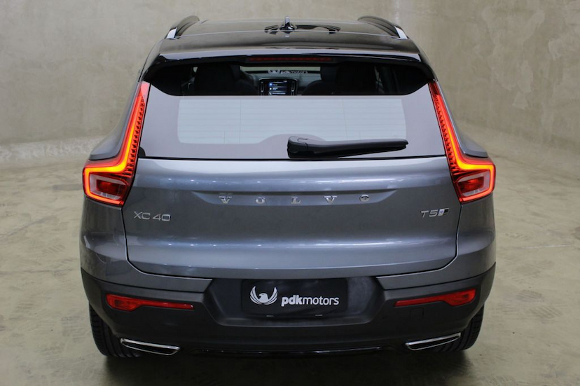 Foto do veículo VOLVO XC40 T5 R-DESIGN 2019 10.142 KM 265.000,00