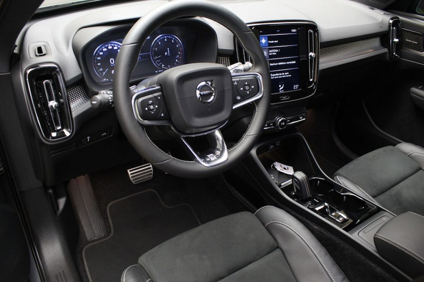 Foto do veículo VOLVO XC40 T5 R-DESIGN 2019 10.142 KM 265.000,00