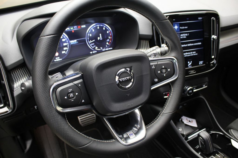 Foto do veículo VOLVO XC40 T5 R-DESIGN 2019 10.142 KM 265.000,00