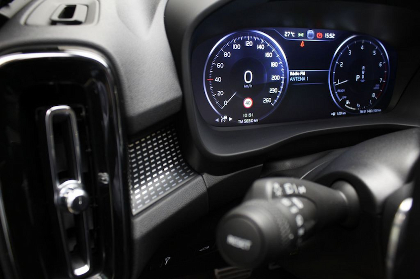 Foto do veículo VOLVO XC40 T5 R-DESIGN 2019 10.142 KM 265.000,00