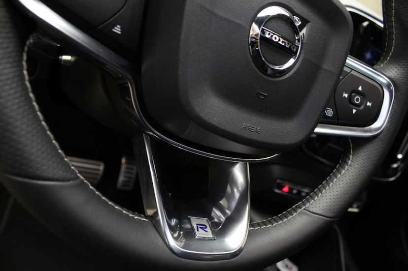 Foto do veículo VOLVO XC40 T5 R-DESIGN 2019 10.142 KM 265.000,00
