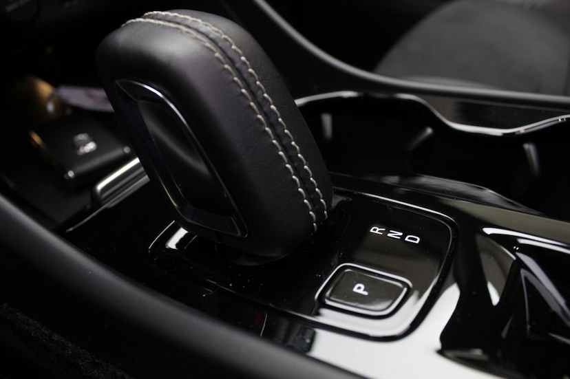 Foto do veículo VOLVO XC40 T5 R-DESIGN 2019 10.142 KM 265.000,00