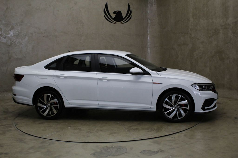 Foto do veículo VOLKSWAGEN  JETTA GLI 2019 1.042 KM 199.000,00