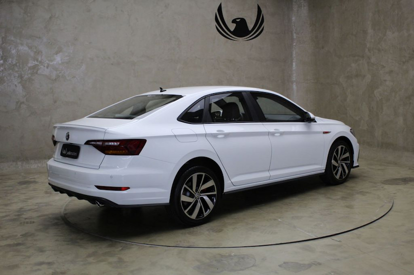 Foto do veículo VOLKSWAGEN  JETTA GLI 2019 1.042 KM 199.000,00