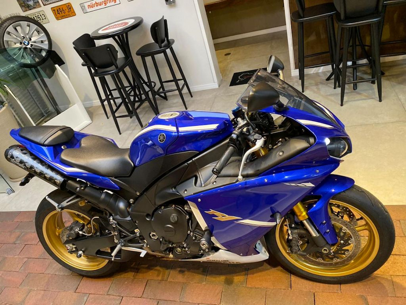 Foto do veículo YAMAHA  YZF-R1 2013 3.880 KM 39.000,00