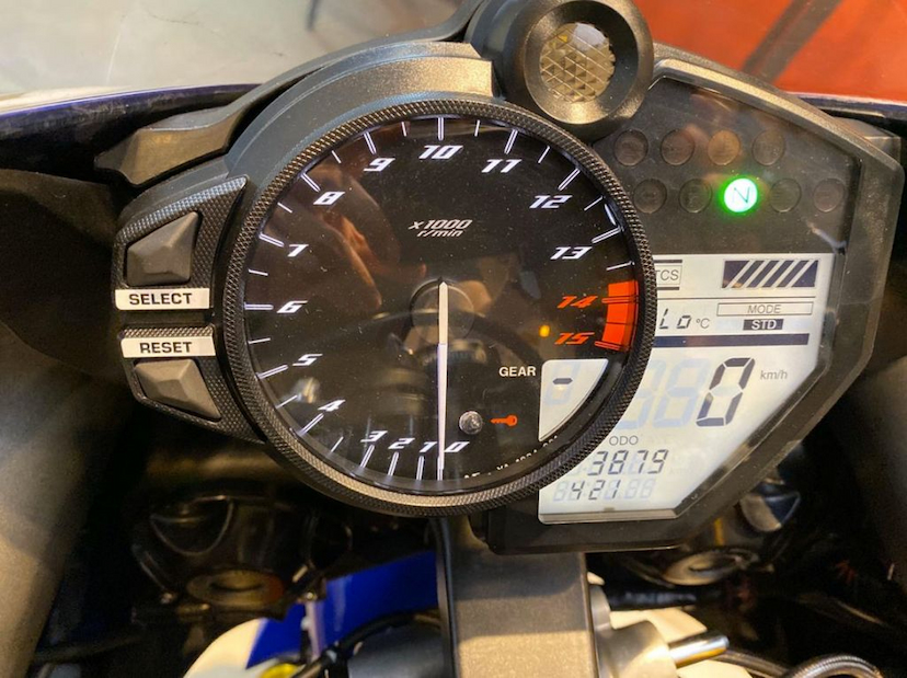 Foto do veículo YAMAHA  YZF-R1 2013 3.880 KM 39.000,00