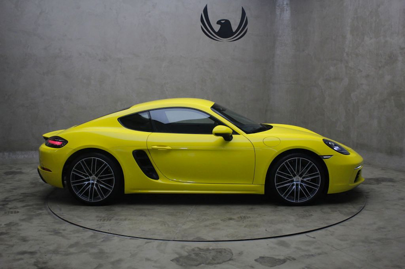 Foto do veículo PORSCHE  718 CAYMAN 2018 7.877 KM 369.000,00