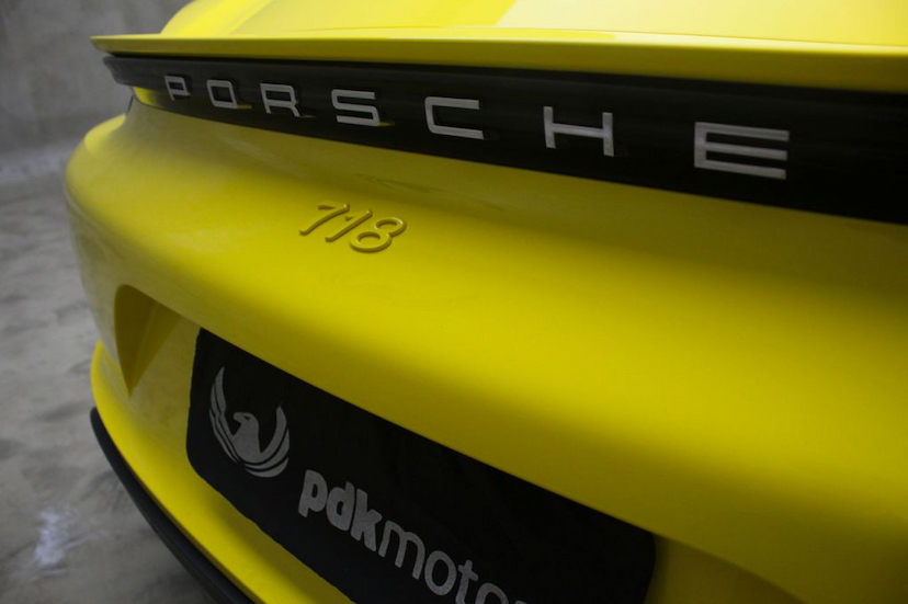 Foto do veículo PORSCHE  718 CAYMAN 2018 7.877 KM 369.000,00
