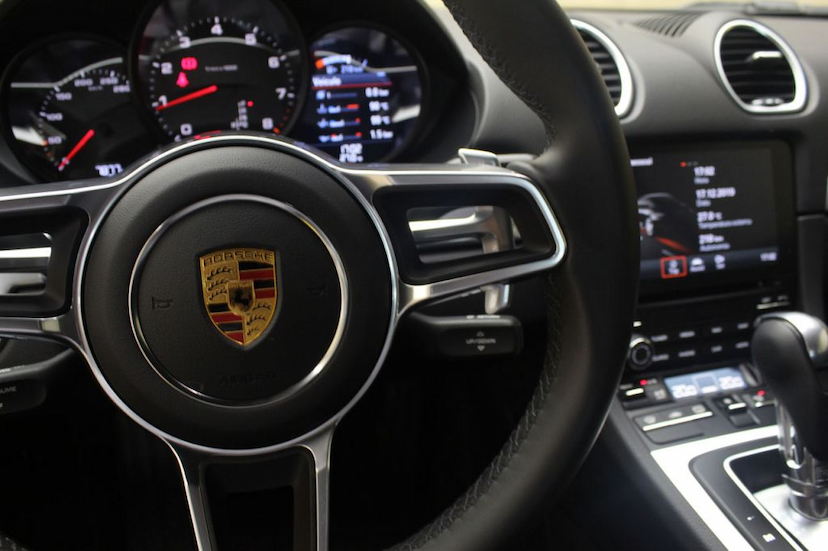 Foto do veículo PORSCHE  718 CAYMAN 2018 7.877 KM 369.000,00
