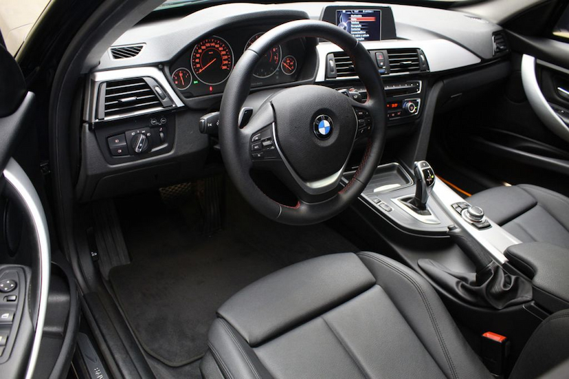 Foto do veículo BMW  320I SPORT GP 2015 52.930 KM 99.000,00