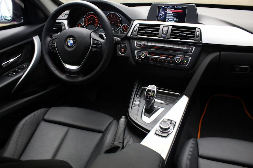 Foto do veículo BMW  320I SPORT GP 2015 52.930 KM 99.000,00