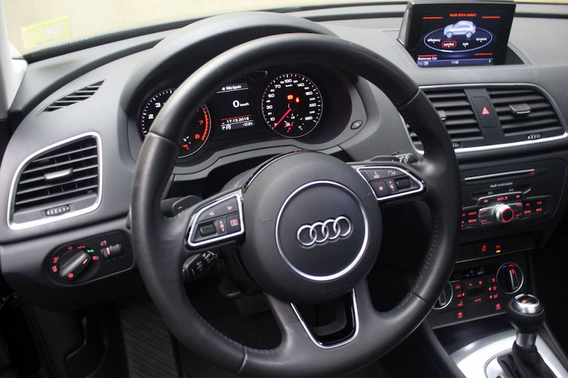 Foto do veículo AUDI  Q3 2.0 AMBIENTE QUATTRO 2016 30.006 KM 109.000,00