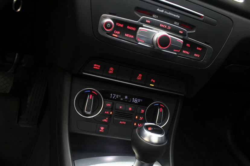 Foto do veículo AUDI  Q3 2.0 AMBIENTE QUATTRO 2016 30.006 KM 109.000,00
