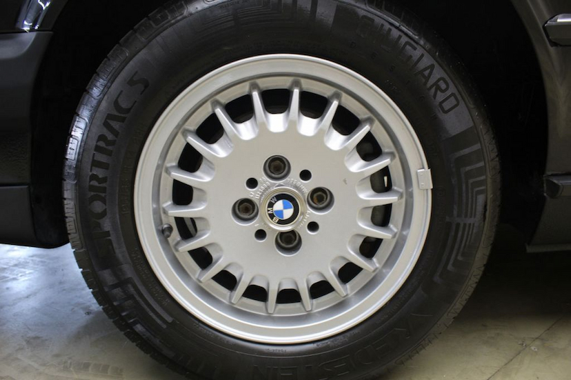 Foto do veículo BMW  325I CABRIOLET 1987 83.000 MILHAS 129.000,00